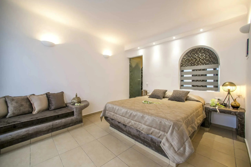 Deluxe Double Suite with Outdoor Jacuzzi (full double bed)