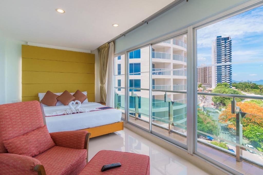 Люкс Panoramic с 2 комнатами с видом на море в Royal Beach View Suites