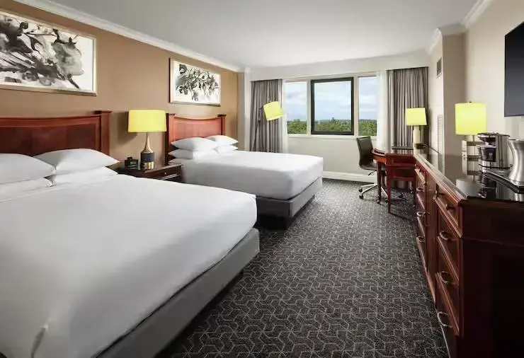 Executive level Quadruple (2 Queen Beds) room