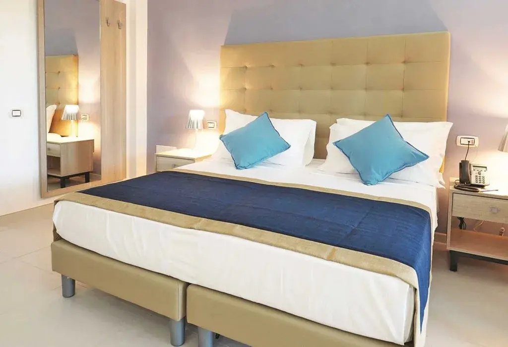 Double Junior Suite (full double bed)
