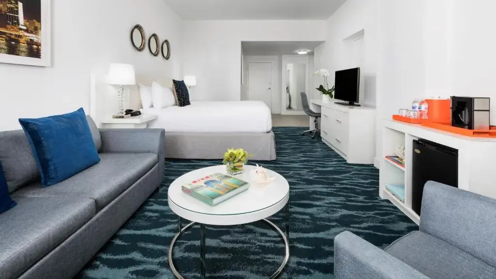 Playful Double Suite with bay view (full double bed)