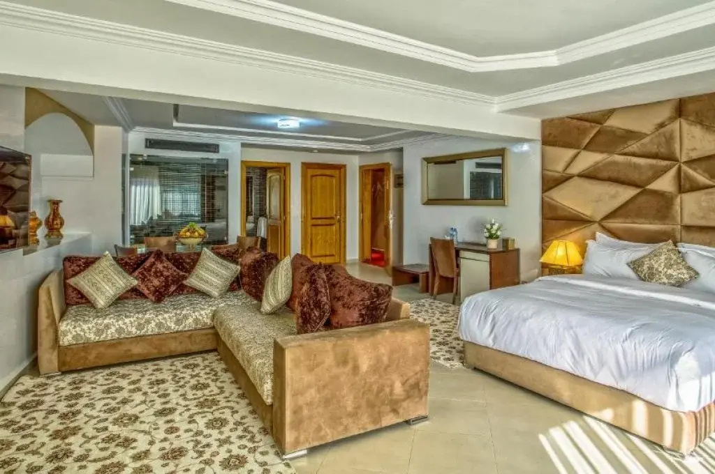 Deluxe Double Suite (full double bed)