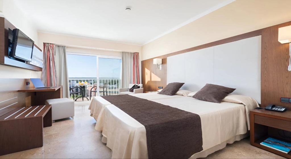 Double room (twin beds)