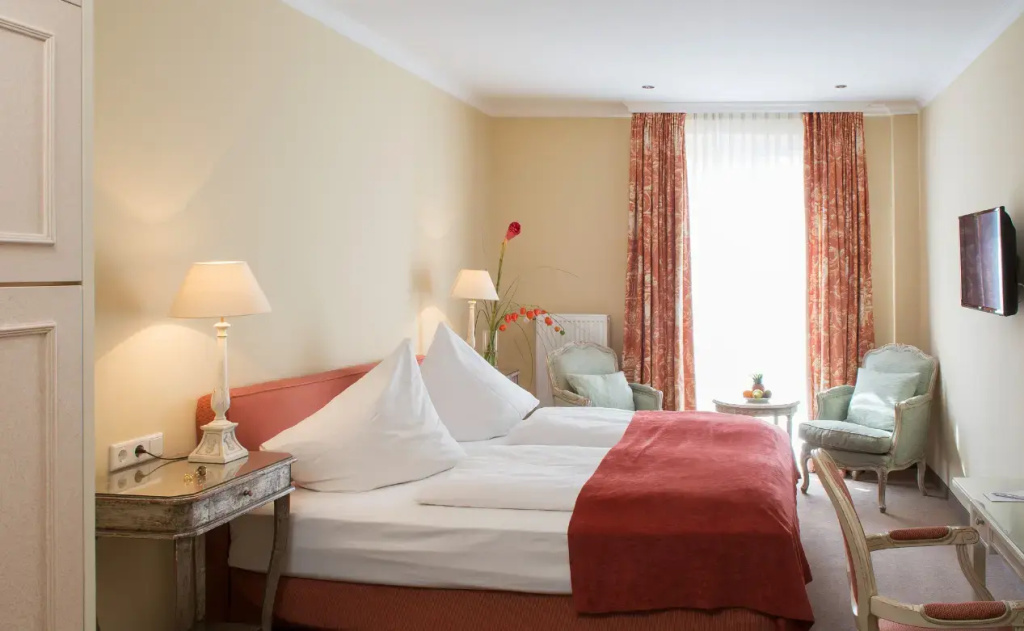 Large Double room (twin beds)