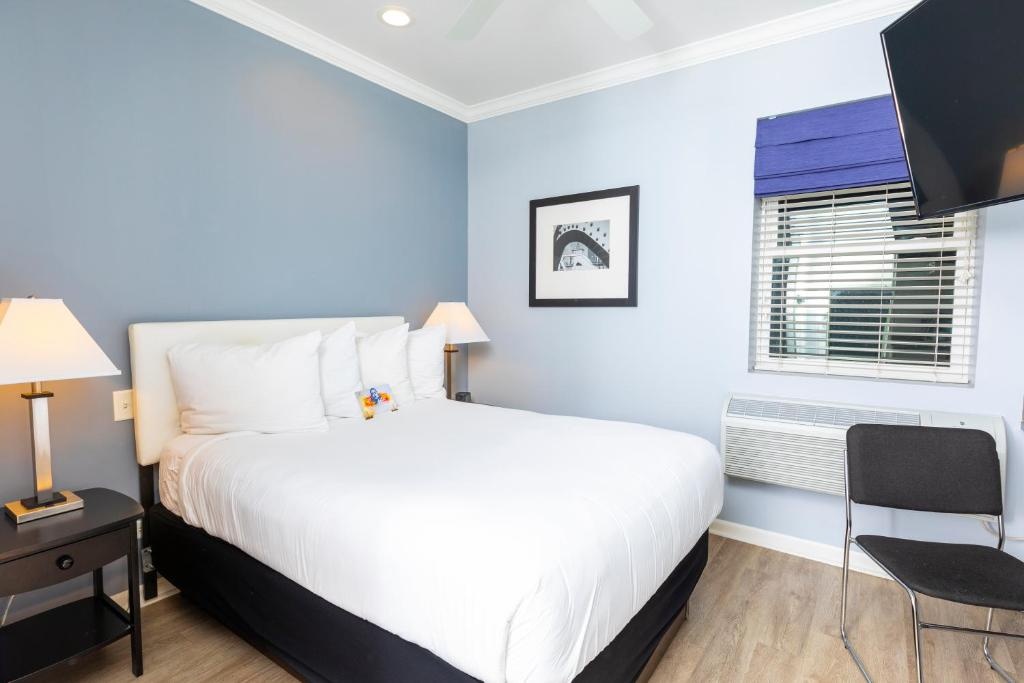 Hotel Chicago West Loop, SureStay Collection by Best Western - Tap to explore photos