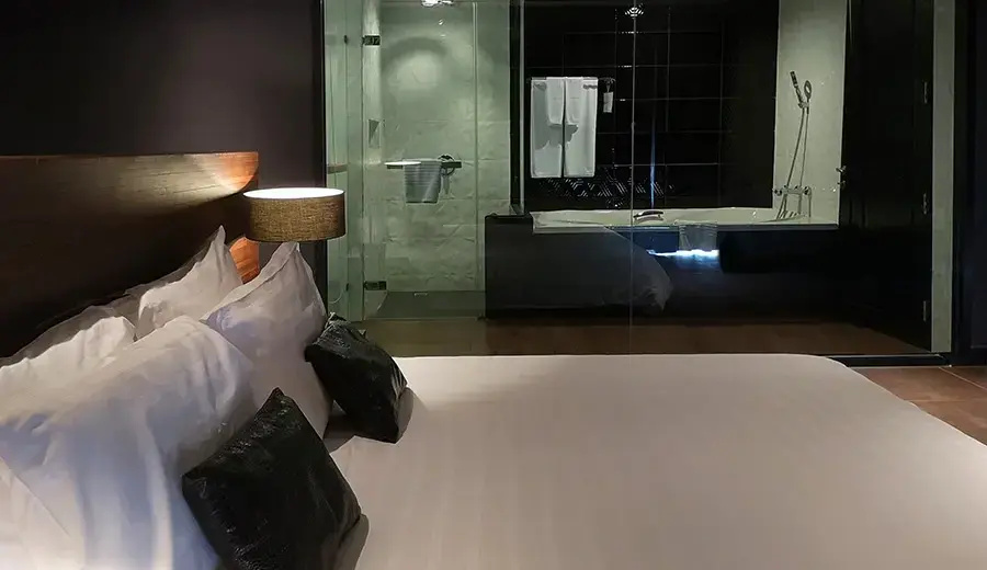 Corner Double Suite (full double bed)