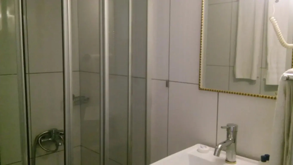 Standard Double room with balcony (full double bed)