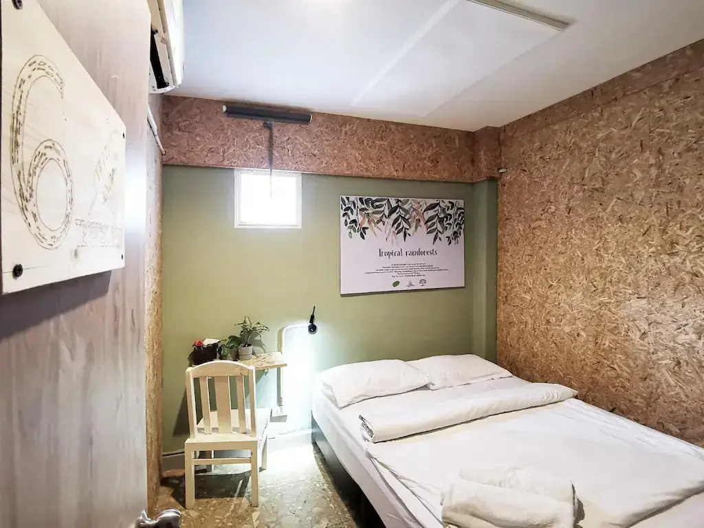 Double room (full double bed)
