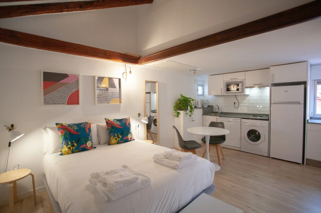 Double Attic Studio Apartment (full double bed)