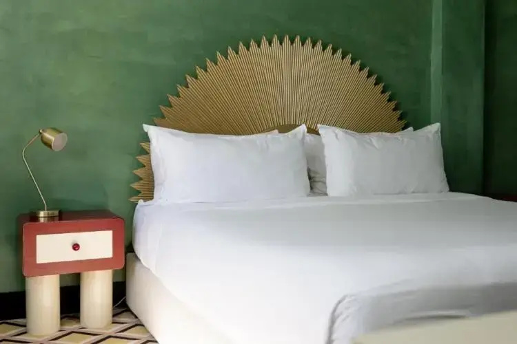 Crest Hotel Suites - Chambres
