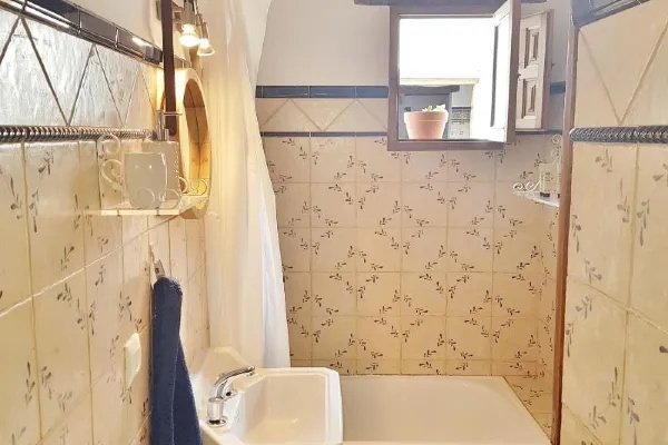 Deluxe Double room (full double bed)