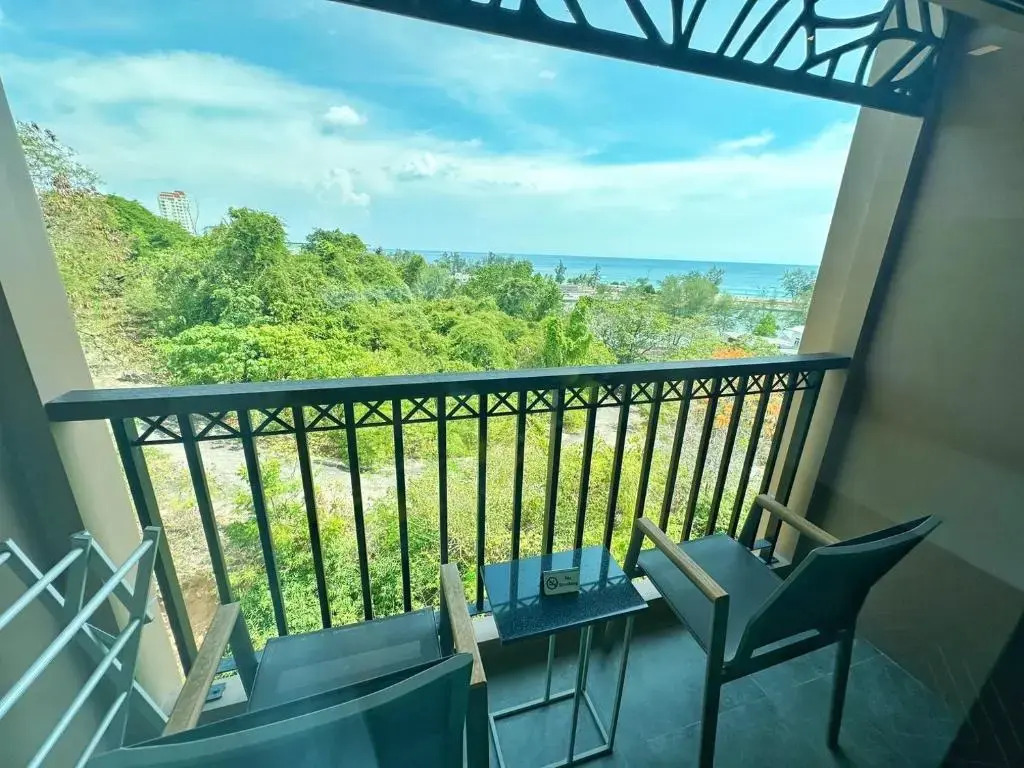 Двухместный номер Deluxe двуспальная кровать в The Proud Karon Beach Phuket Trademark Collection By Wyndham