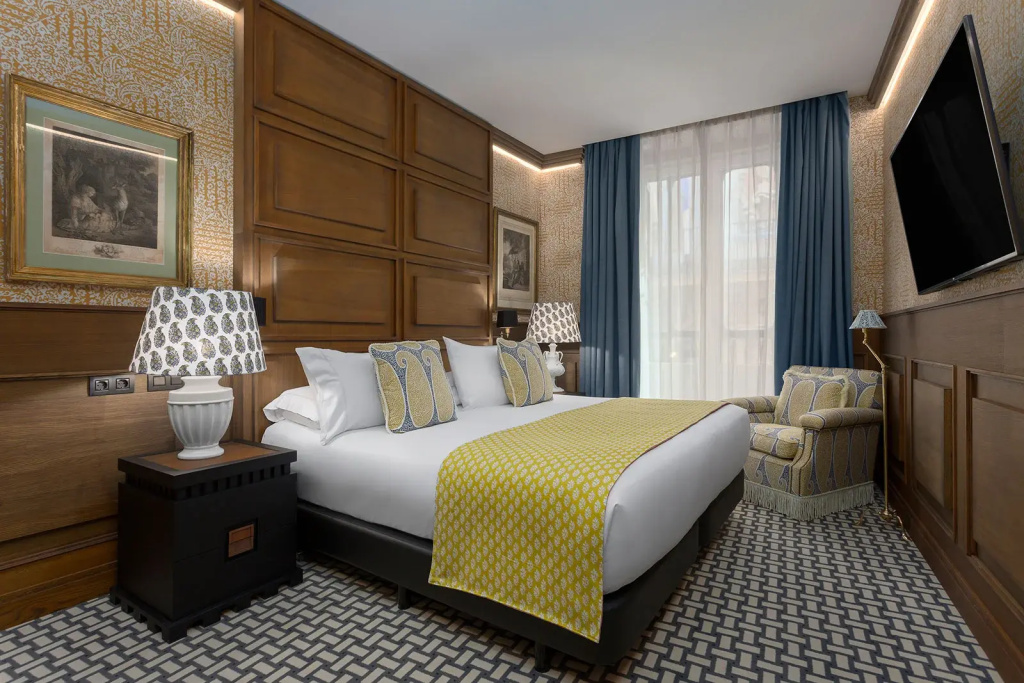 Deluxe Double Suite (full double bed)