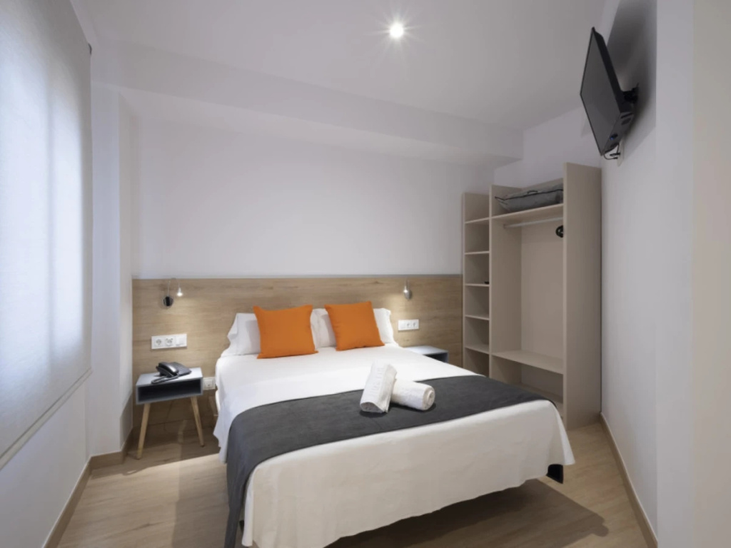 Comfort Double room with street view (full double bed)