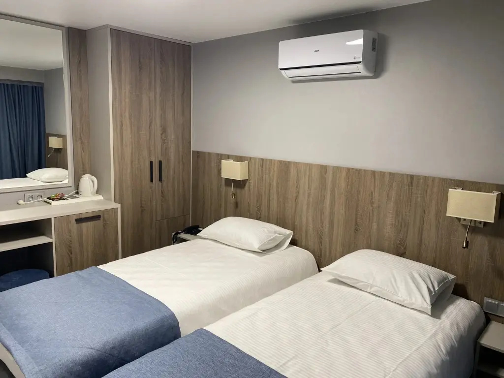 Magnoliya Hotel Room Type - 1-room Standard Comfort Double room with balcony and with city view full double bed