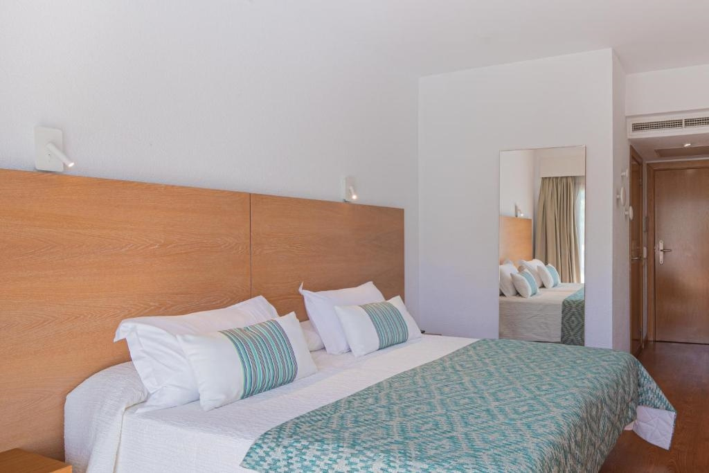 Promotional Double room with balcony (full double bed)
