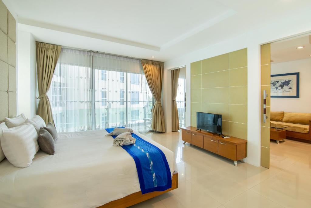 Люкс c 1 комнатой с видом на море в Royal Beach View Suites