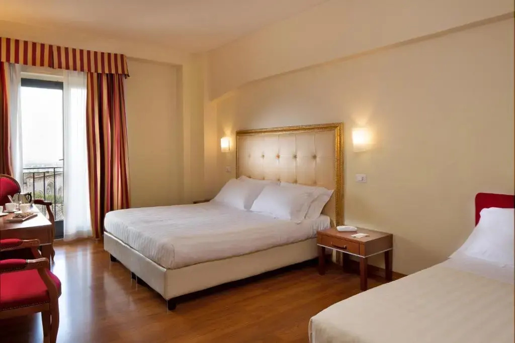 Standard Valley View Triple room