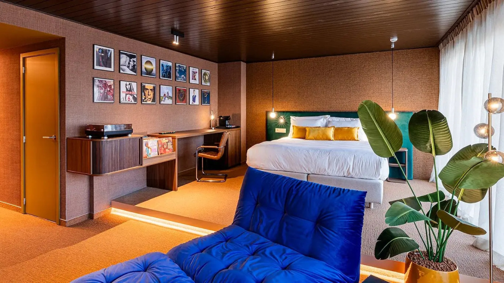 Record Double Suite (full double bed)