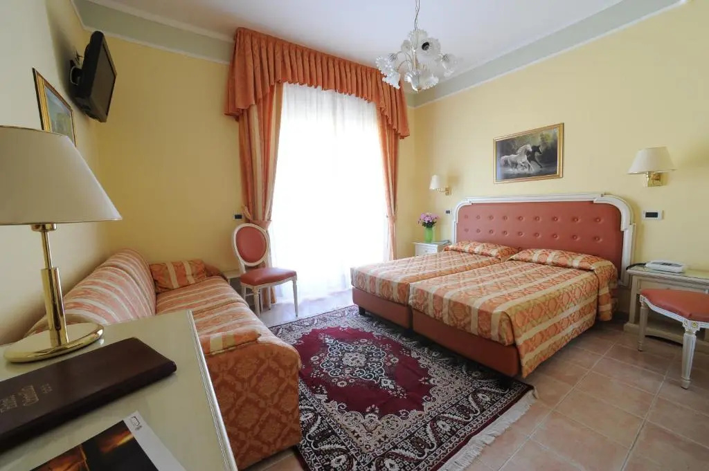 Standard Double room with balcony (full double bed)