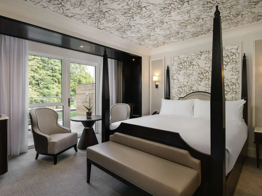 Deluxe Double room with balcony (full double bed)
