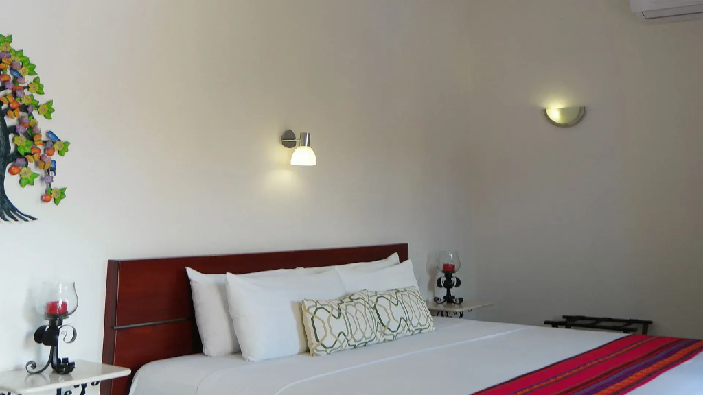 Deluxe Double room (full double bed)