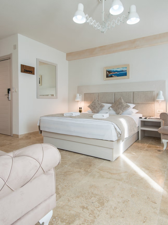 Deluxe Apartment with balcony and with sea view