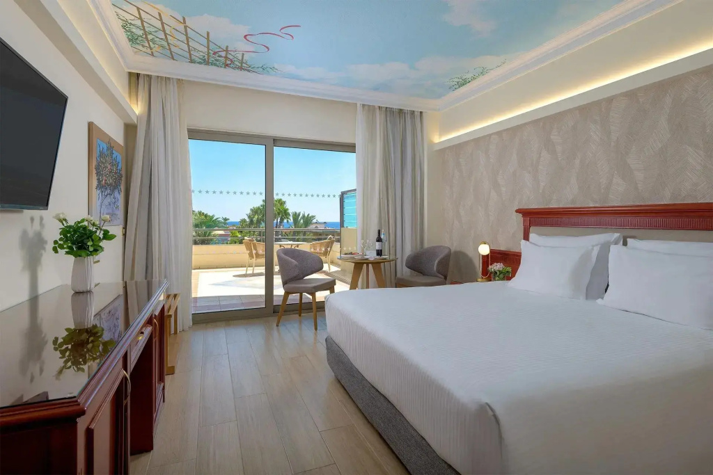 Family Suite with side sea view