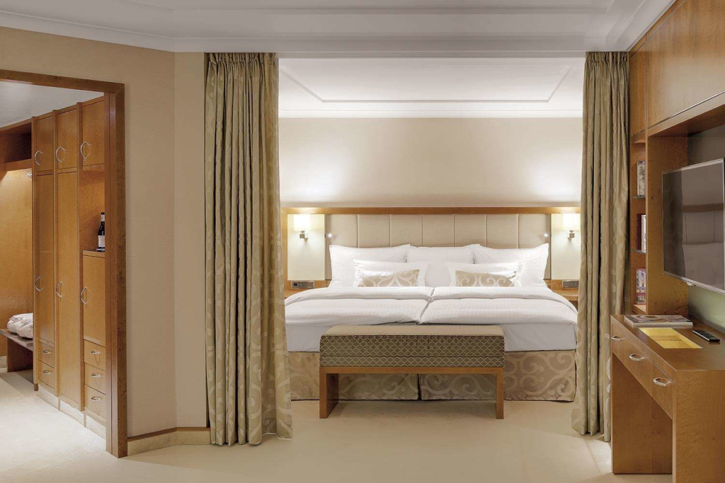 Alcove Double room (full double bed)