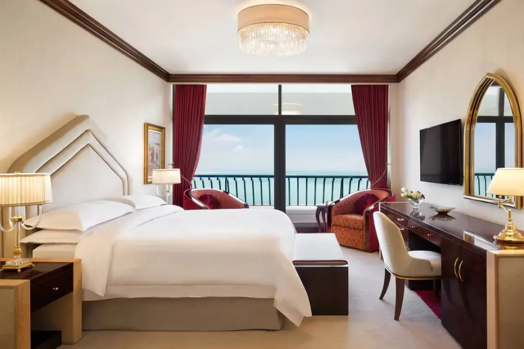 1 Bedroom Royal Suite with balcony and with sea view