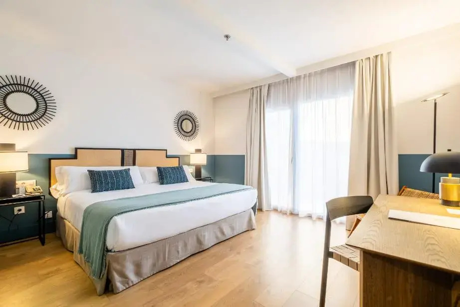 Double room (full double bed)