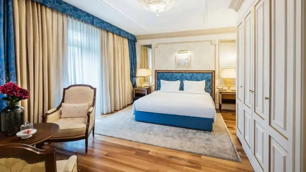 Deluxe Double Suite (full double bed)