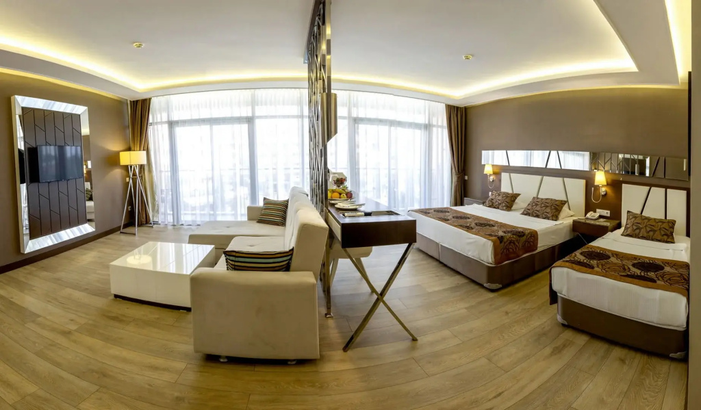 Suite with balcony
