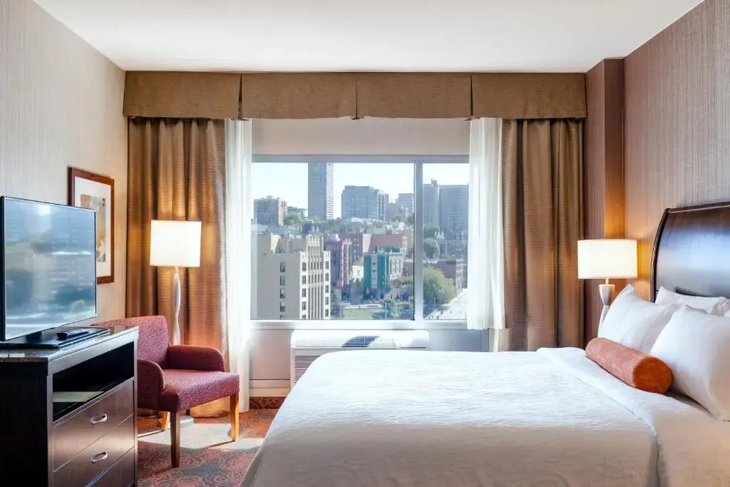 Hilton Garden Inn Seattle Downtown Room Type - 1 KING HEARING ACCESSIBLE