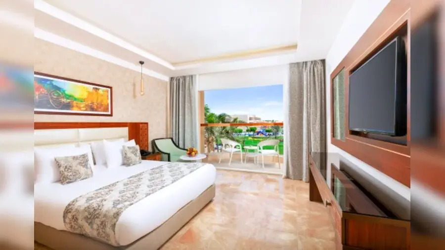 Двухместный полулюкс двуспальная кровать в Pickalbatros Royal Moderna Sharm & Aqua Park