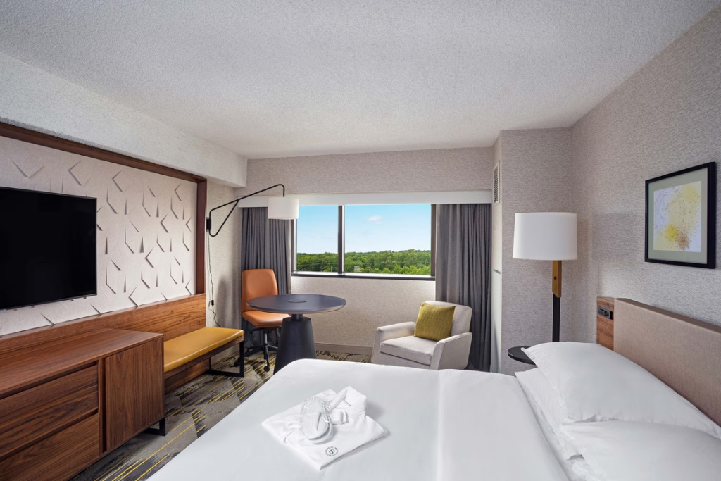 Club Level Double room (full double bed)