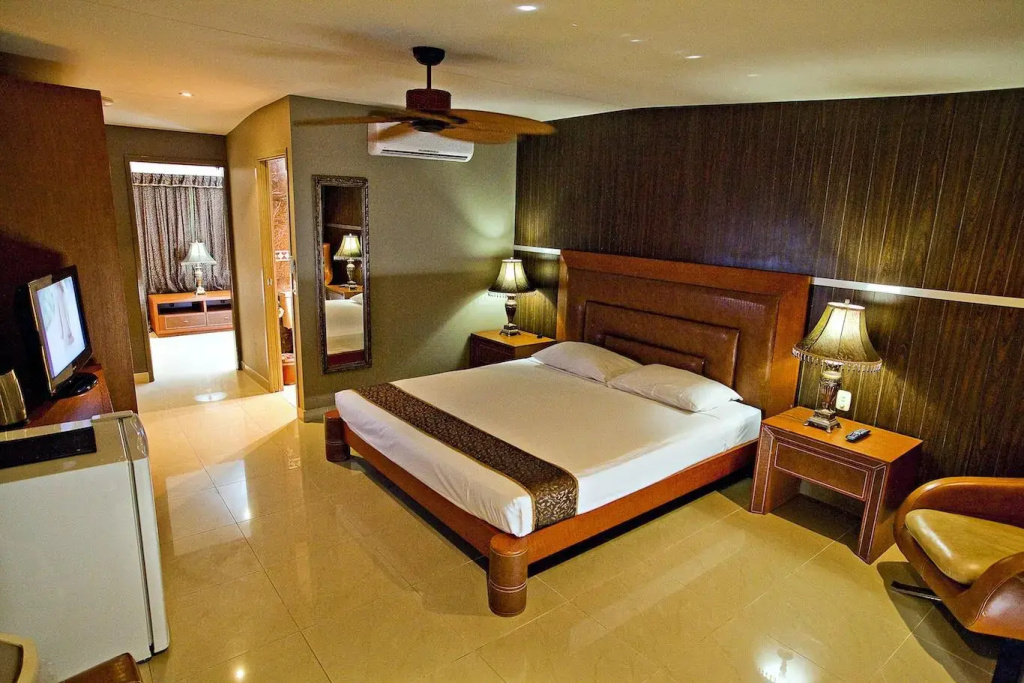 Double Beach Cabin full double bed