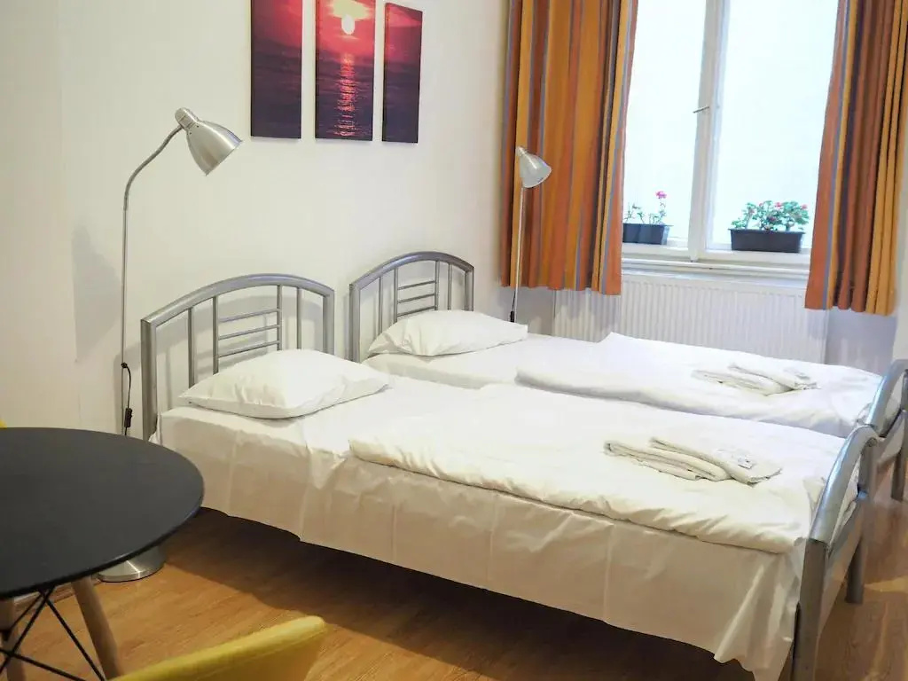 Double room (twin beds)
