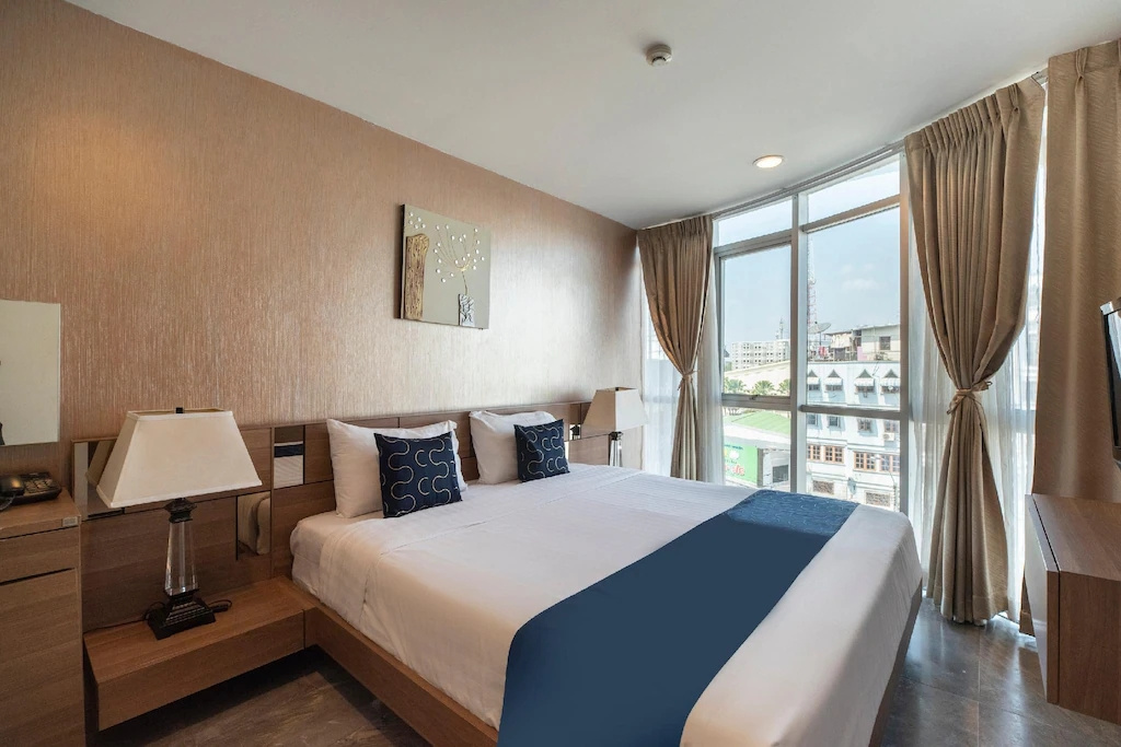Premier Deluxe Double room (full double bed)