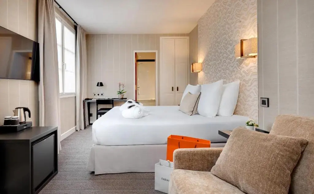 Deluxe Double room (full double bed)
