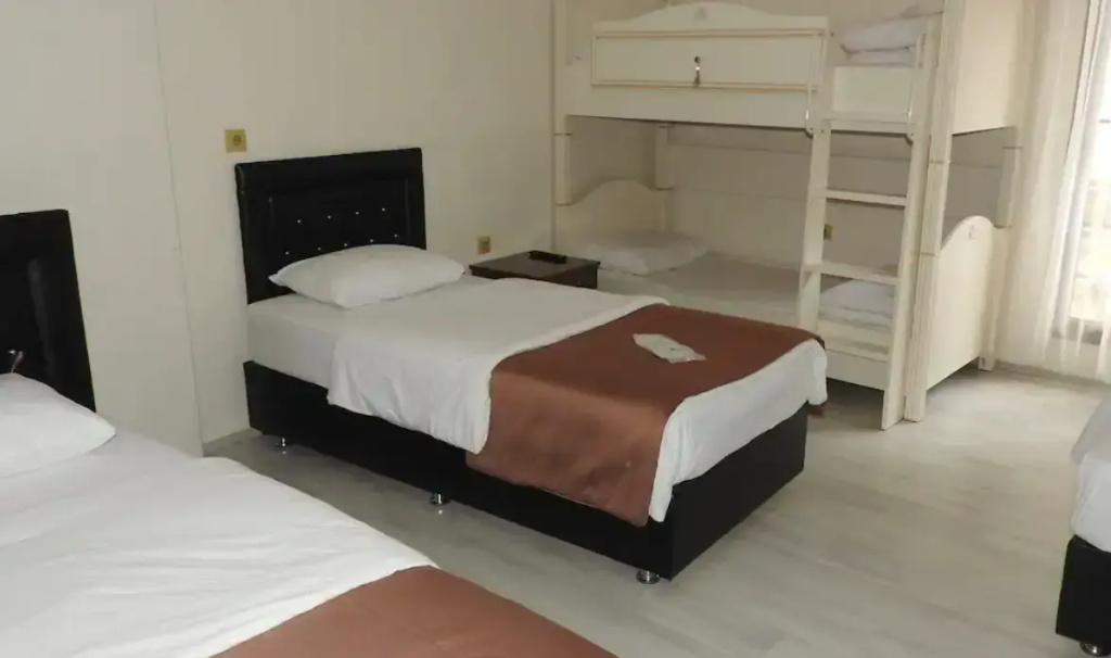 Double Family Suite (full double bed)