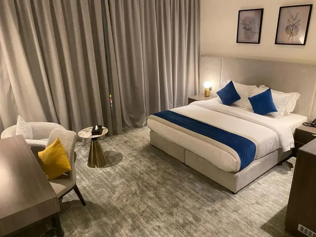 Double room (full double bed)