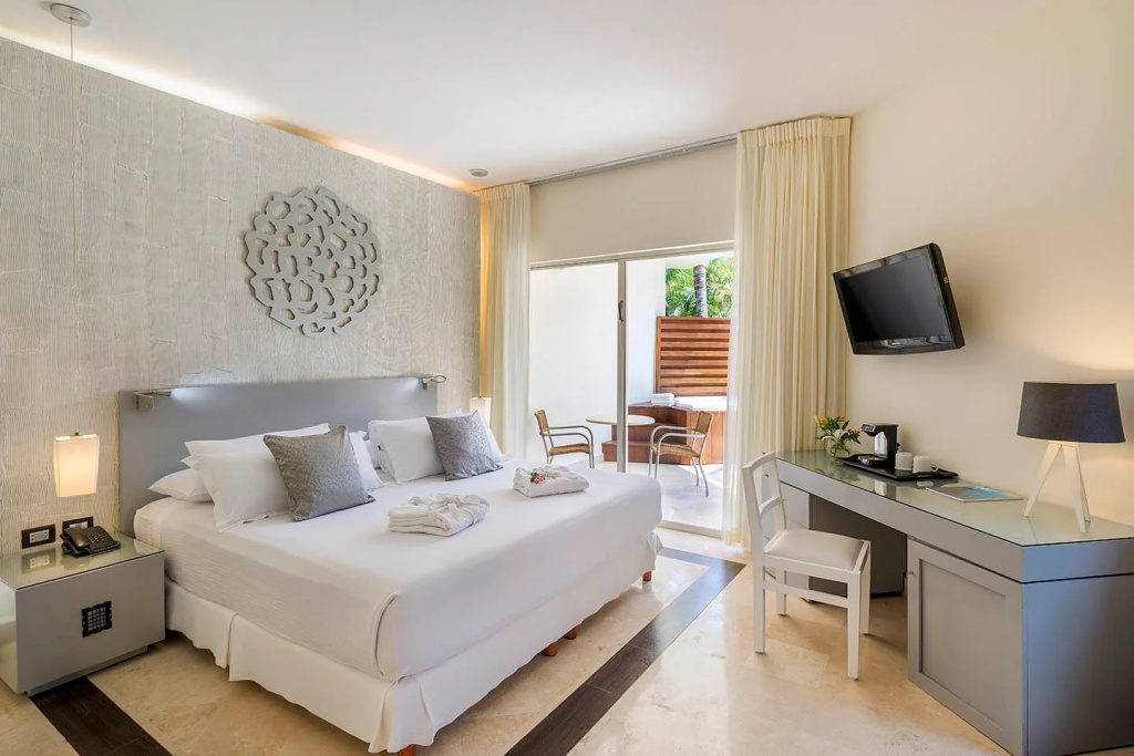 Privilege Honeymoon Maya Deluxe Double room (full double bed)