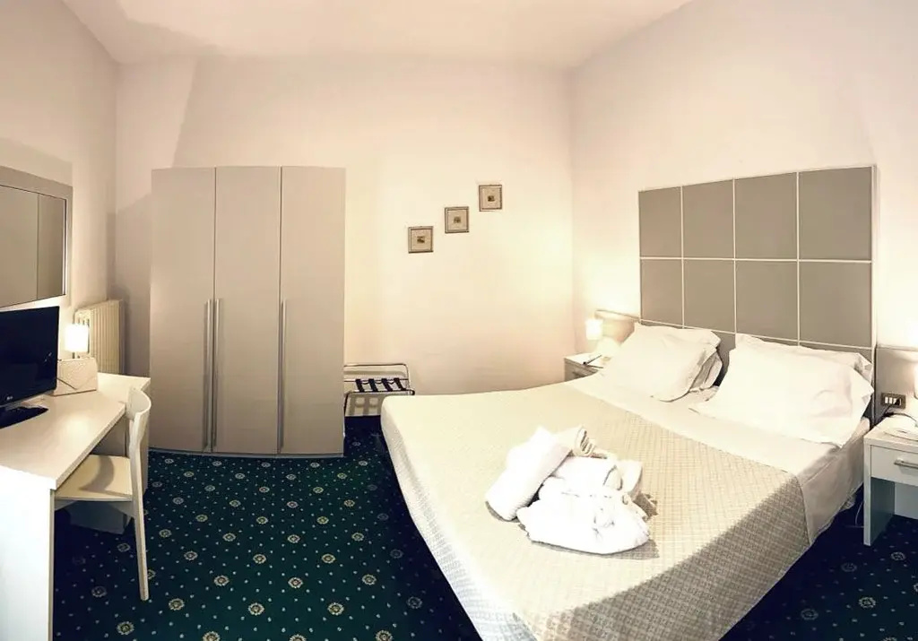 Classic Double room (full double bed)