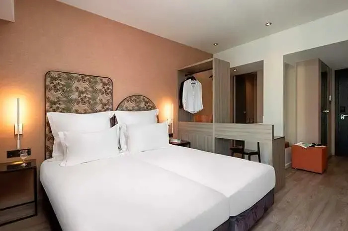 Connecting room with balcony