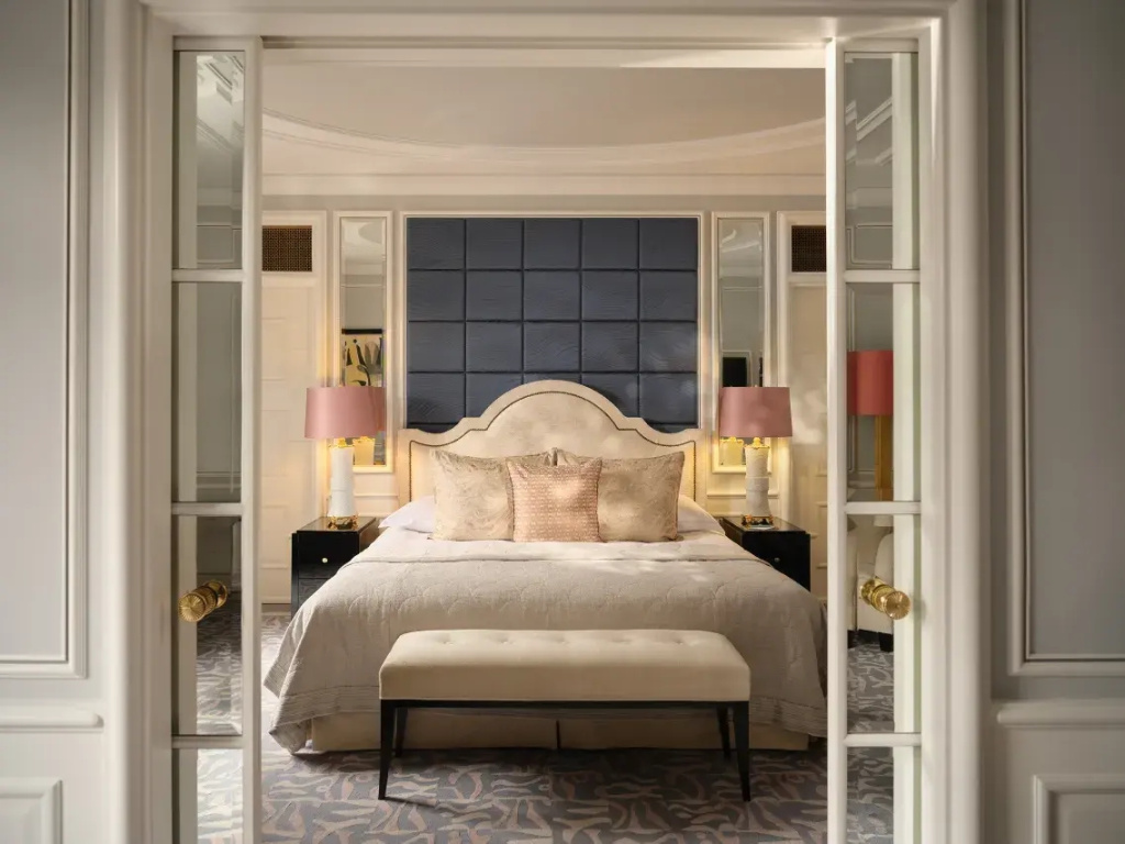 River Double Suite (full double bed)