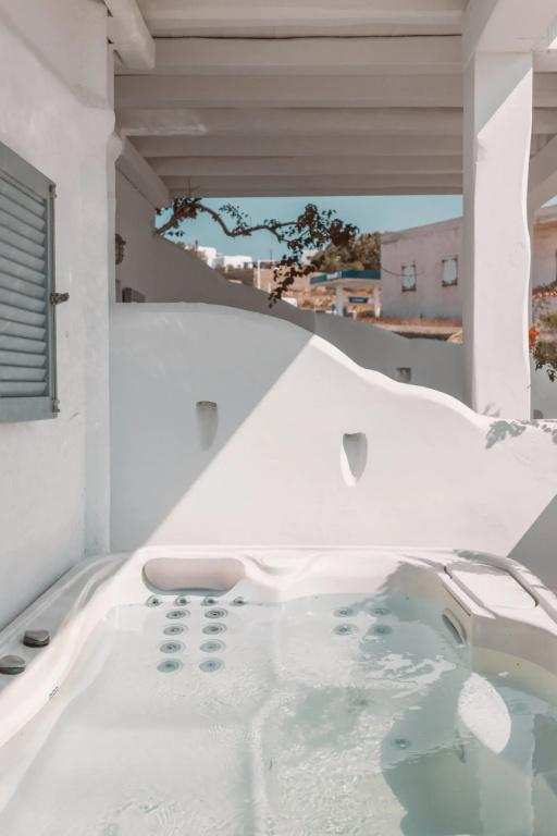 Superior with Outdoor Hot Tub Double Suite with sea view (full double bed)