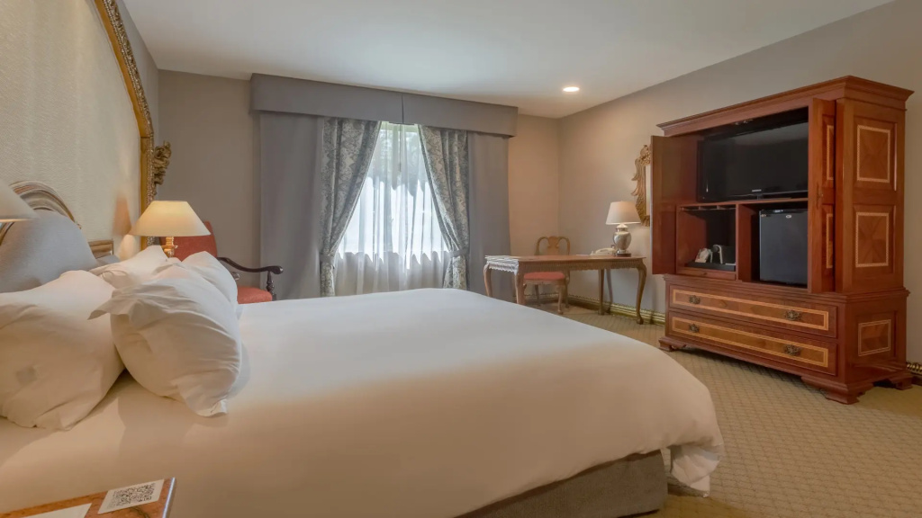 Master Double Suite (full double bed)