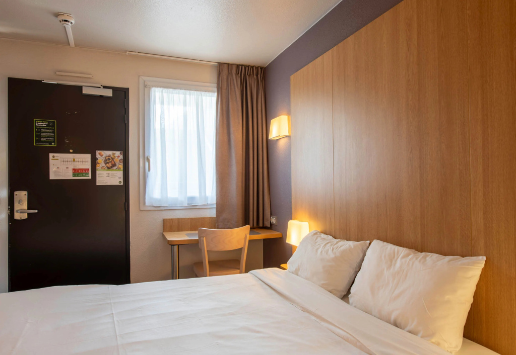 Double room (full double bed)