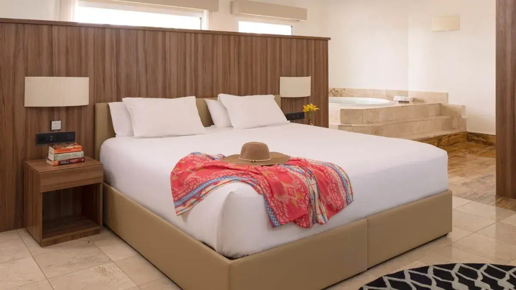 Imperial Double Suite with ocean view (full double bed)